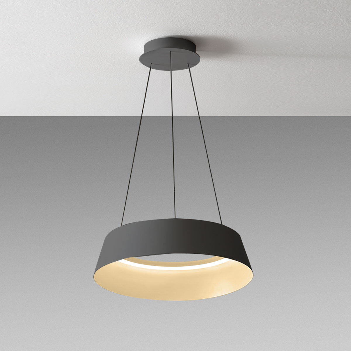 GEALUCE Sospensione montatura in alluminio satinato bianco-nero+oro. Diffusore in silicone bianco opale.LED JULIETTE BEST SELLER 2025 GEALUCE Sospensione montatura in alluminio satinato bianco-nero+oro. Diffusore in silicone bianco opale.LED JULIETTE BEST SELLER 2025